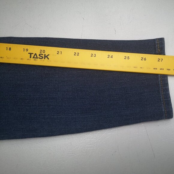 Signature by Levi Strauss Ladies Size 30/30 Medium Wash Skinny Jeans - Picture 14 of 14